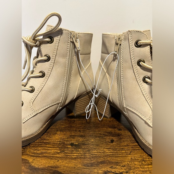 Pop Girls Bone Venti Block Heel Lace Up Boots NWT Various Sizes - Picture 8 of 9